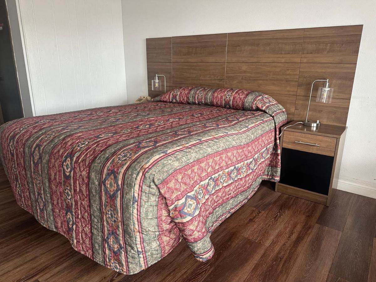 Captain John's Motel 2*